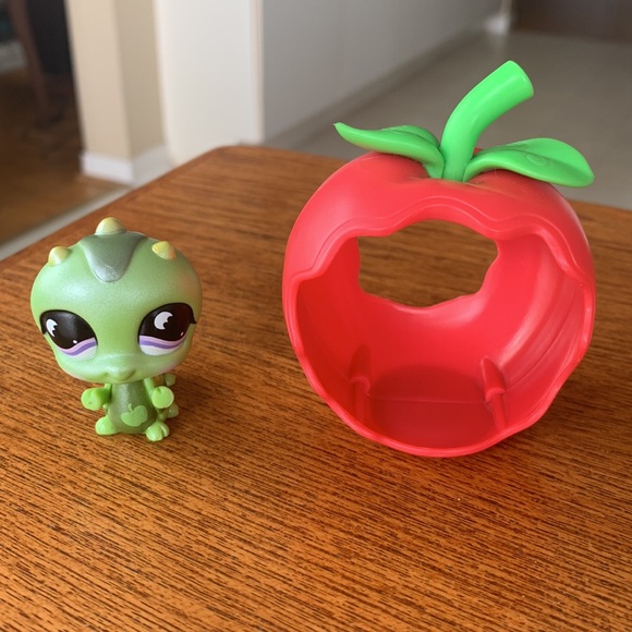 Littlest Pet Shop Authentic LPS #829 Caterpillar Hasbro 2008 Special Addition - Picture 3 of 7